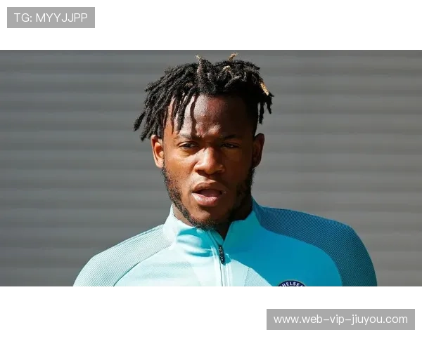 塞维利亚—伊内斯塔式传球直塞门前造成机会 塞维利亚—伊内斯塔式传球直塞门前造成机会