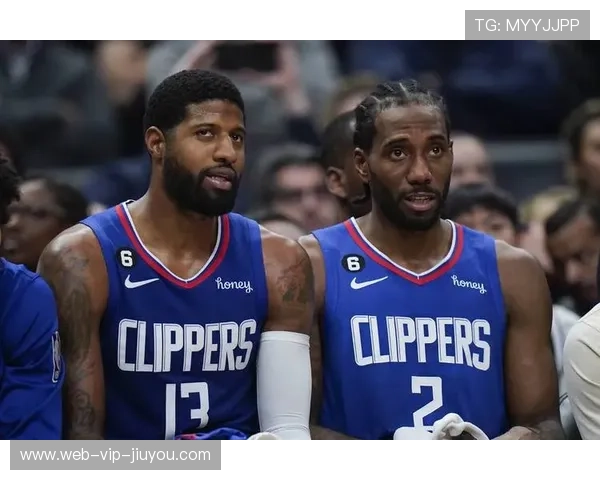 快船压制雄鹿，保罗·乔治与小卡联手攻城略地